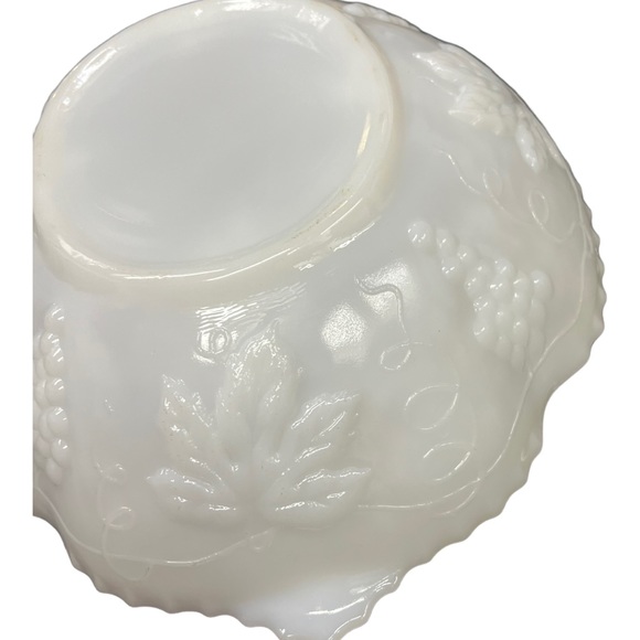 Milk Glass Bowl | Anchor Hocking Grape Leaves, Grapevine Glass Oval Serving Bowl - Picture 8 of 9